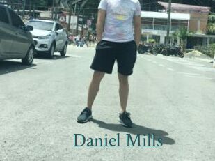 Daniel_Mills