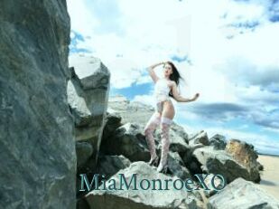 MiaMonroeXO En live show