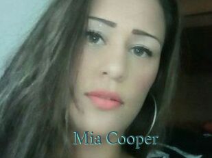 Mia_Cooper