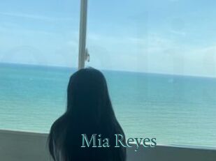 Mia_Reyes