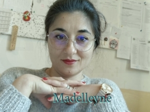 madelleyne En live show
