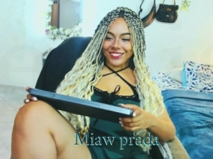 miaw_prada En live show