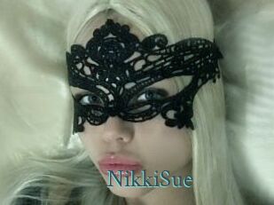 NikkiSue En live show