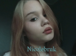nicolebruk En live show