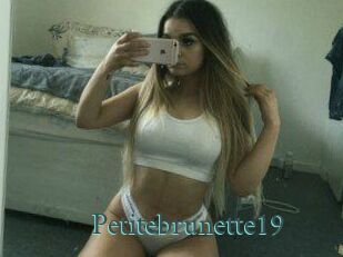 Petitebrunette19