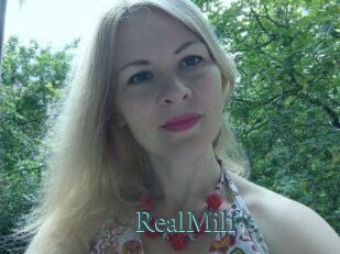 RealMilf En live show