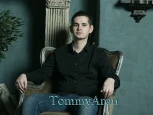 TommyAron En live show